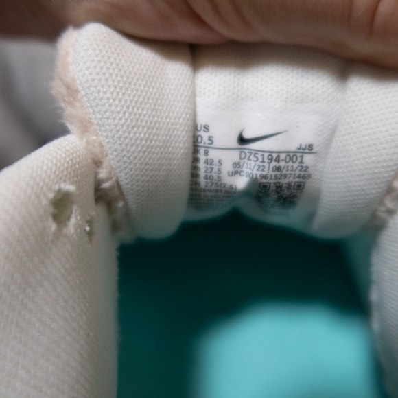 Nike Air Max 90 in Phantom Metallic Silver - Unworn - Picture 4 of 7